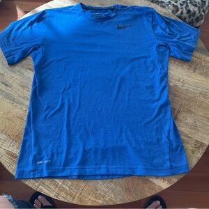 Men’s Nike Running Dri-Fit Short Sleeve Shirt. Size Medium Blue Preowned